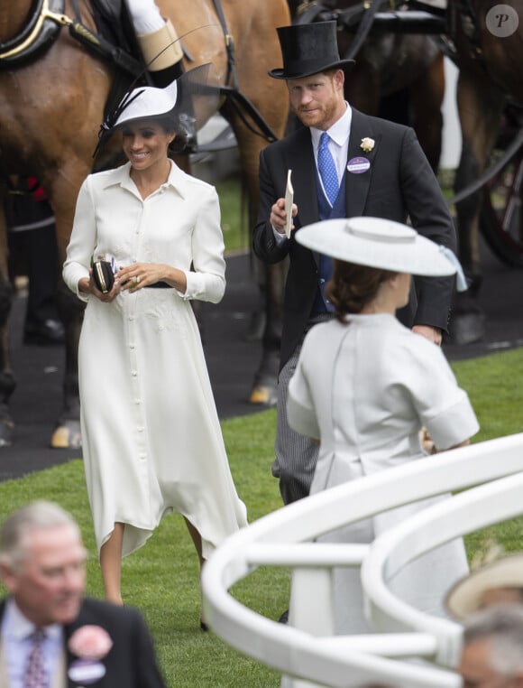 Meghan Markle, duchesse de Sussex (en Givenchy), et le prince Harry, duc de Sussex - La famille royale d'Angleterre à son arrivée à Ascot pour les courses hippiques. Le 19 juin 2018