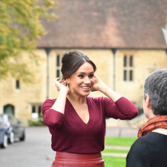 Le prince Harry, duc de Sussex, et Meghan Markle, duchesse de Sussex, arrivent pour une réunion sur l'égalité des genres avec les membres du Queen's Commonwealth Trust (dont elle est vice-présidente) et du sommet One Young World au château de Windsor, le 25 octobre 2019.