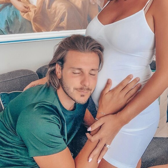 Martika enceinte et fière avec son compagnon Umberto, le 11 août 2019, sur Instagram
