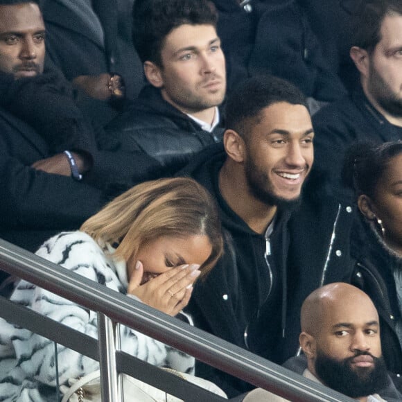 Tony Yoka et sa femme Estelle Mossely (enceinte de son deuxième enfant) de nouveau ensemble dans les tribunes lors du match de Ligue 1 opposant le Paris Saint-Germain à l'AS Monaco au Parc des Princes à Paris, France, le 12 janvier 2020. Le PSG fait match nul face à l'AS Monaco (3-3).