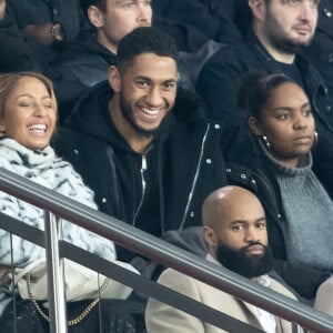 Tony Yoka et sa femme Estelle Mossely (enceinte de son deuxième enfant) de nouveau ensemble dans les tribunes lors du match de Ligue 1 opposant le Paris Saint-Germain à l'AS Monaco au Parc des Princes à Paris, France, le 12 janvier 2020. Le PSG fait match nul face à l'AS Monaco (3-3).