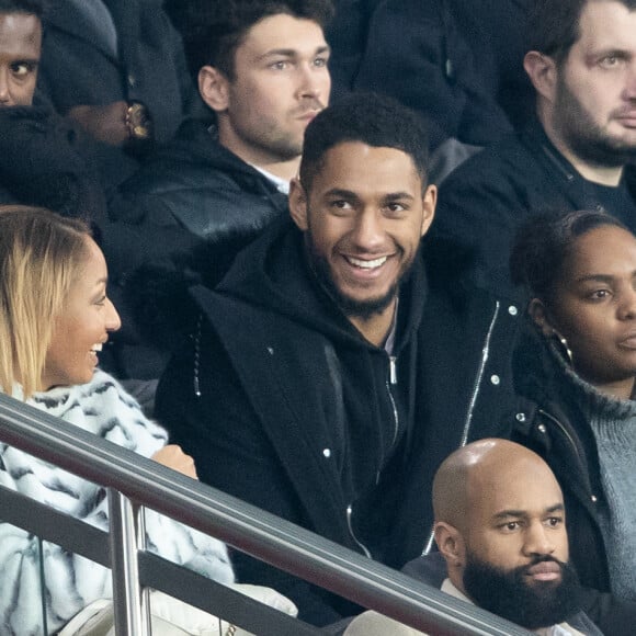 Tony Yoka et sa femme Estelle Mossely (enceinte de son deuxième enfant) de nouveau ensemble dans les tribunes lors du match de Ligue 1 opposant le Paris Saint-Germain à l'AS Monaco au Parc des Princes à Paris, France, le 12 janvier 2020. Le PSG fait match nul face à l'AS Monaco (3-3).