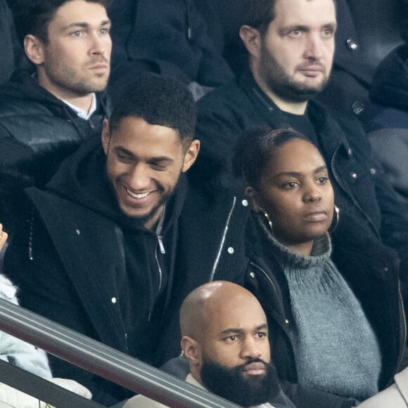 Tony Yoka et sa femme Estelle Mossely (enceinte de son deuxième enfant) de nouveau ensemble dans les tribunes lors du match de Ligue 1 opposant le Paris Saint-Germain à l'AS Monaco au Parc des Princes à Paris, France, le 12 janvier 2020. Le PSG fait match nul face à l'AS Monaco (3-3).