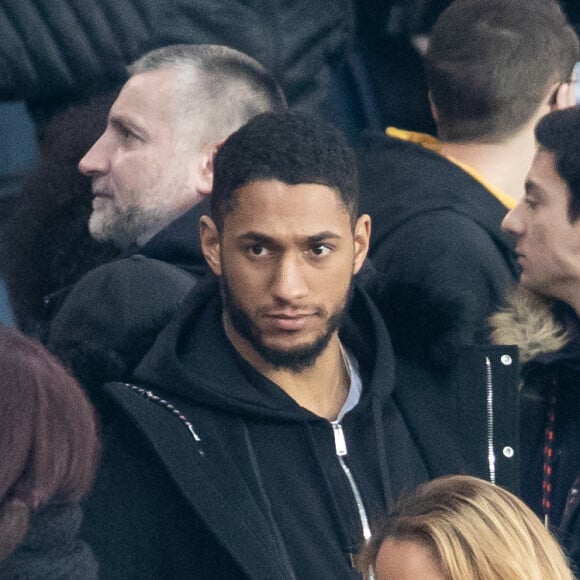 Tony Yoka et sa femme Estelle Mossely (enceinte de son deuxième enfant) de nouveau ensemble dans les tribunes lors du match de Ligue 1 opposant le Paris Saint-Germain à l'AS Monaco au Parc des Princes à Paris, France, le 12 janvier 2020. Le PSG fait match nul face à l'AS Monaco (3-3).