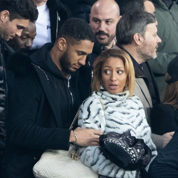 Tony Yoka et sa femme Estelle Mossely (enceinte de son deuxième enfant) de nouveau ensemble dans les tribunes lors du match de Ligue 1 opposant le Paris Saint-Germain à l'AS Monaco au Parc des Princes à Paris, France, le 12 janvier 2020. Le PSG fait match nul face à l'AS Monaco (3-3).