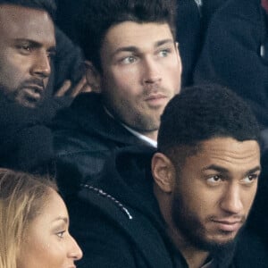 Tony Yoka et sa femme Estelle Mossely (enceinte de son deuxième enfant) de nouveau ensemble dans les tribunes lors du match de Ligue 1 opposant le Paris Saint-Germain à l'AS Monaco au Parc des Princes à Paris, France, le 12 janvier 2020. Le PSG fait match nul face à l'AS Monaco (3-3).