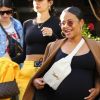 Exclusif - Christina Milian enceinte a déjeuné avec son amie Nicole Williams au restaurant Ivy à los Angeles le 14 janvier 2020.