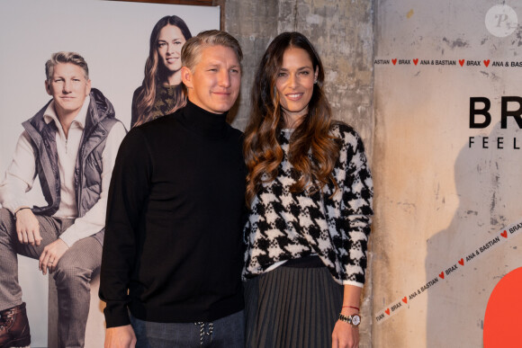 Bastian Schweinsteiger et sa femme Ana Ivanovic lors de la présentation de la collection capsule Ana & Bastian Love Brax dans le cadre de la semaine de la mode Mercedes-Benz à Berlin, Allemagne, le 14 janvier 2020.