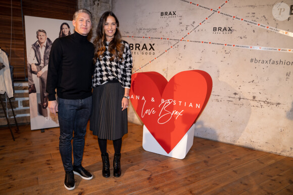 Bastian Schweinsteiger et sa femme Ana Ivanovic lors de la présentation de la collection capsule Ana & Bastian Love Brax dans le cadre de la semaine de la mode Mercedes-Benz à Berlin, Allemagne, le 14 janvier 2020.