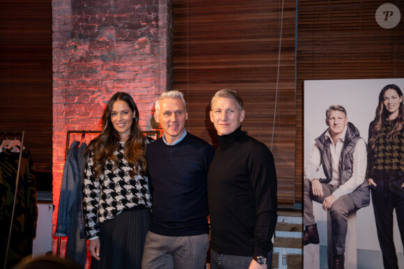 Ana Ivanovic, Marc Freyberg, Bastian Schweinsteiger lors de la présentation de la collection capsule Ana & Bastian Love Brax dans le cadre de la semaine de la mode Mercedes-Benz à Berlin, Allemagne, le 14 janvier 2020.