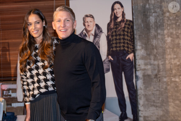 Bastian Schweinsteiger et sa femme Ana Ivanovic lors de la présentation de la collection capsule Ana & Bastian Love Brax dans le cadre de la semaine de la mode Mercedes-Benz à Berlin, Allemagne, le 14 janvier 2020.
