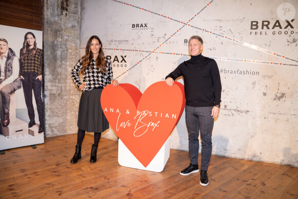Bastian Schweinsteiger et sa femme Ana Ivanovic lors de la présentation de la collection capsule Ana & Bastian Love Brax dans le cadre de la semaine de la mode Mercedes-Benz à Berlin, Allemagne, le 14 janvier 2020.
