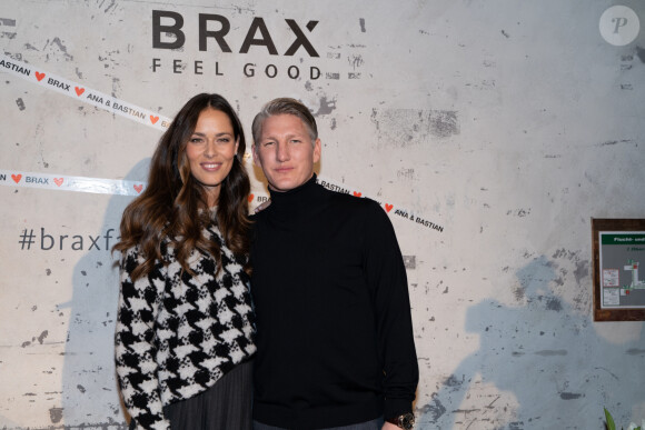 Bastian Schweinsteiger et sa femme Ana Ivanovic lors de la présentation de la collection capsule Ana & Bastian Love Brax dans le cadre de la semaine de la mode Mercedes-Benz à Berlin, Allemagne, le 14 janvier 2020.