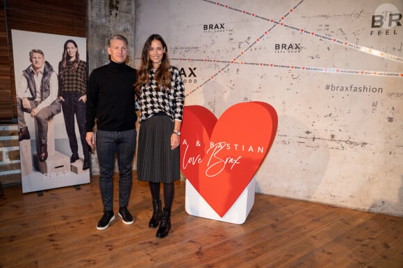 Bastian Schweinsteiger et sa femme Ana Ivanovic lors de la présentation de la collection capsule Ana & Bastian Love Brax dans le cadre de la semaine de la mode Mercedes-Benz à Berlin, Allemagne, le 14 janvier 2020.