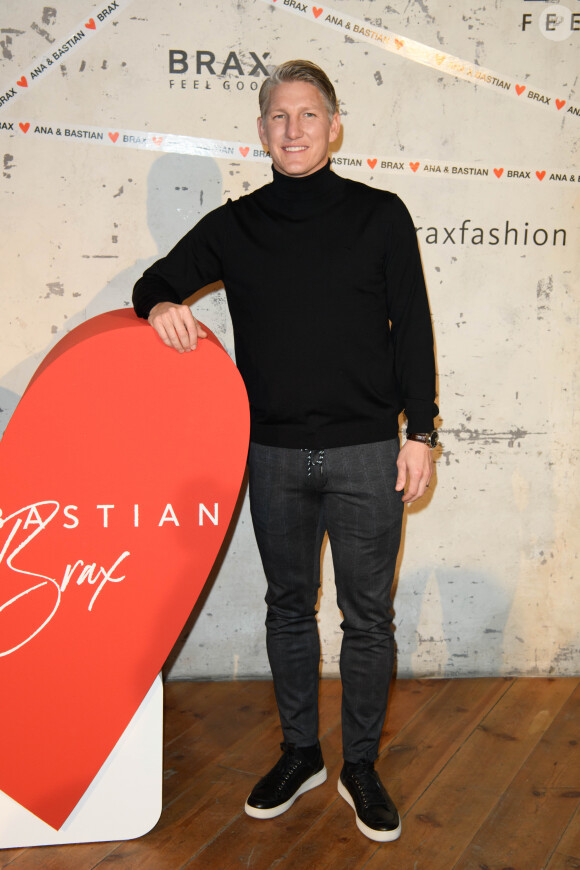Bastian Schweinsteiger lors de laprésentation de la collection capsule Ana & Bastian Love Brax dans le cadre de la semaine de la mode Mercedes-Benz à Berlin, Allemagne, le 14 janvier 2020.