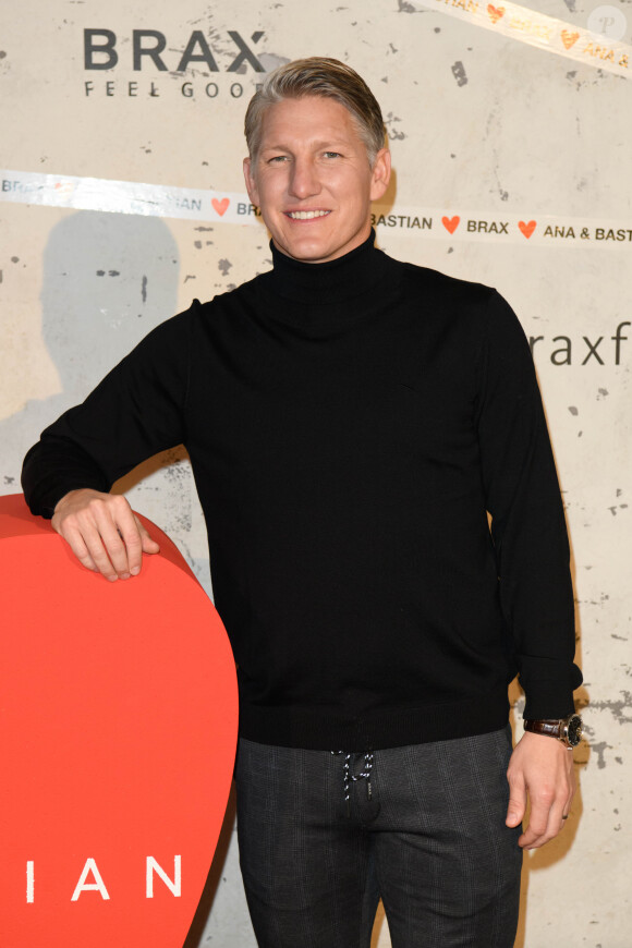 Bastian Schweinsteiger lors de la présentation de la collection capsule Ana & Bastian Love Brax dans le cadre de la semaine de la mode Mercedes-Benz à Berlin, Allemagne, le 14 janvier 2020.