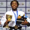 La judoka Clarisse Agbegnenou remporte la médaille d'or et devient ainsi championne du monde en -63 kg lors de la remise de médaille pendant le Championnat du monde de Judo 2014 à Chelyabinsk, le 28 août 2014.