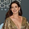 Anne Hathaway lors de la 25e édition de la soirée des Critics Choice Awards au Barker Hangar à Santa Monica, Los Angeles, Californie, Etats-Unis, le 12 janvier 2020.