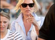 Kate Moss, comblée, sillonne Saint-Tropez avec son homme et une amie... le sosie d'une jeune femme connue !
