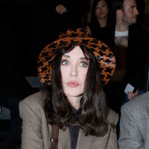 Isabelle Adjani - Front row au défilé de mode Homme automne-hiver 2020/2021 " Berluti " lors de la fashion week à Paris. Le 17 janvier 2020 © Veeren - Christophe Clovis / Bestimage