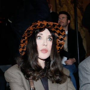 Isabelle Adjani - Front row au défilé de mode Homme automne-hiver 2020/2021 " Berluti " lors de la fashion week à Paris. Le 17 janvier 2020 © Veeren - Christophe Clovis / Bestimage