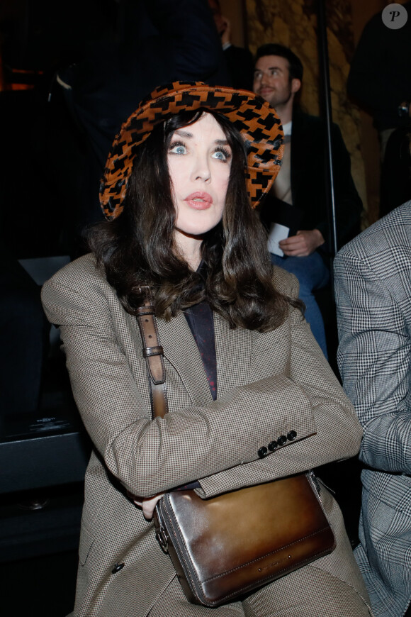 Isabelle Adjani - Front row au défilé de mode Homme automne-hiver 2020/2021 " Berluti " lors de la fashion week à Paris. Le 17 janvier 2020 © Veeren - Christophe Clovis / Bestimage