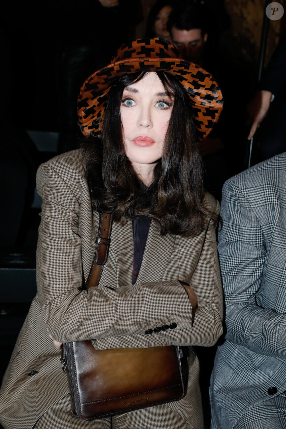 Isabelle Adjani - Front row au défilé de mode Homme automne-hiver 2020/2021 " Berluti " lors de la fashion week à Paris. Le 17 janvier 2020 © Veeren - Christophe Clovis / Bestimage