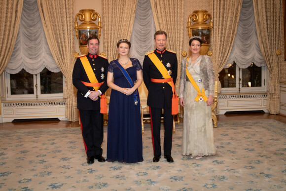 Le prince Guillaume de Luxembourg, son épouse la princesse Stéphanie, enceinte de leur premier enfant, le grand-duc Henri de Luxembourg et la princesse Alexandra au palais grand-ducal à Luxembourg, le 16 janvier 2020, pour la réception du Nouvel An.