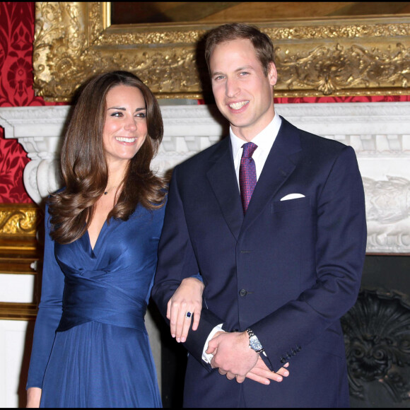 Le prince William et Kate Middleton lors de l'annonce de leurs fiançailles à Clarence House, à Londres, un 16 novembre, il y a 10 ans.