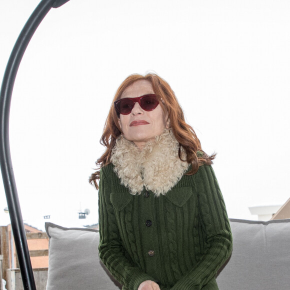 Isabelle Huppert au photocall du film "La Daronne" lors de l'Alpe d'Huez 2020, 23ème festival international du film de comédie le 17 janvier 2020. © Cyril Moreau / Bestimage