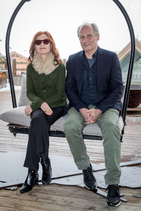 Isabelle Huppert et Hippolyte Girardot au photocall du film "La Daronne" lors de l'Alpe d'Huez 2020, 23ème festival international du film de comédie le 17 janvier 2020. © Cyril Moreau / Bestimage