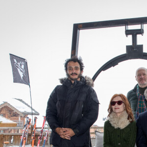 Mourad Boudaoud, Rachid Guellaz, Jean-Paul Salomé, Isabelle Huppert et Hippolyte Girardot au photocall du film "La Daronne" lors de l'Alpe d'Huez 2020, 23ème festival international du film de comédie le 17 janvier 2020. © Cyril Moreau / Bestimage