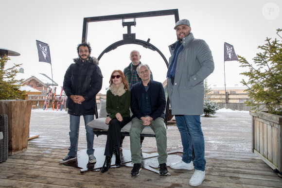 Mourad Boudaoud, Rachid Guellaz, Jean-Paul Salomé, Isabelle Huppert et Hippolyte Girardot au photocall du film "La Daronne" lors de l'Alpe d'Huez 2020, 23ème festival international du film de comédie le 17 janvier 2020. © Cyril Moreau / Bestimage