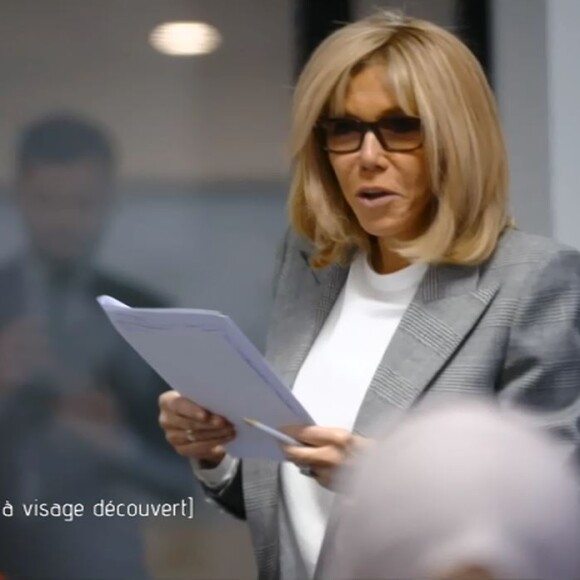Brigitte Macron a Live (L'Institut des vocations pour l'emploi) situé à Clichy-sous-Bois en janvier 2020. Les caméras de "20H Le Mag" ont suivi la première dame pour le reportage "Brigitte Macron, à visage découvert" diffusé le 16 janvier 2020.