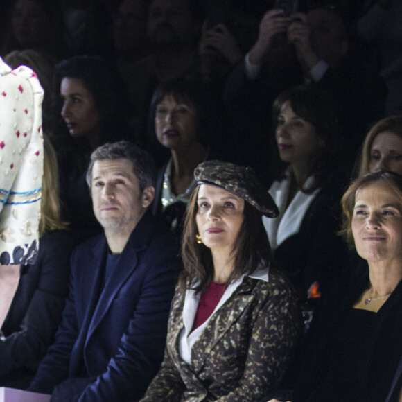 Virginie Efira, Guillaume Canet, Juliette Binoche, Roberta Armani, Reese Witherspoon et Bel Powley au premier rang du défilé de mode Haute-Couture printemps-été 2020 Armani Privé à Paris le 21 janvier 2020. © Olivier Borde / Bestimage