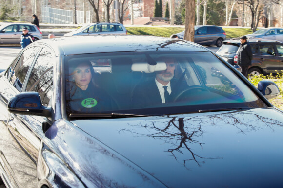 Le roi Felipe VI d'Espagne et la reine Letizia à leur arrivée aux obsèques de l'infante Pilar de Bourbon à Madrid le 10 janvier 2020.
