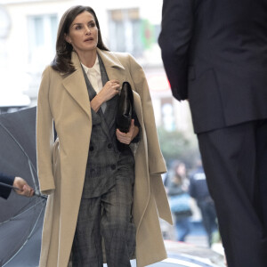 La reine Letizia d'Espagne lors d'une réunion de travail avec des membres de la Croix Rouge dans le cadre du sommet sur les crimes conjugaux, au siège de la Croix-Rouge à Madrid,, le 16 janvier 2020.