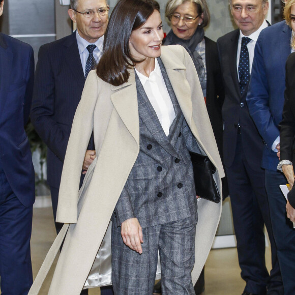 La reine Letizia d'Espagne lors d'une réunion de travail avec des membres de la Croix Rouge dans le cadre du sommet sur les crimes conjugaux, au siège de la Croix-Rouge à Madrid,, le 16 janvier 2020.