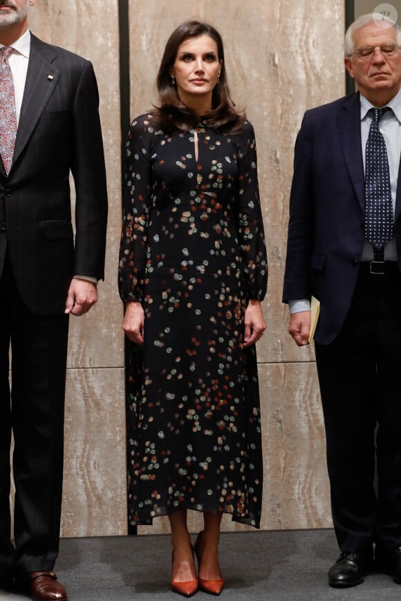 La reine Letizia d'Espagne (en robe Massimo Dutti) lors d'une visite officielle au LG Science Park à Séoul en Corée du Sud à Séoul le jeudi 24 octobre 2019.