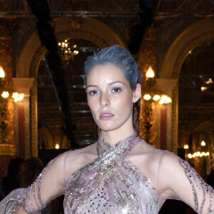 Maëva Coucke défile pour Ziad Nakad (collection Couture printemps-été 2020) à l'hôtel Intercontinental Paris Le Grand. Paris, le 22 janvier 2020.
