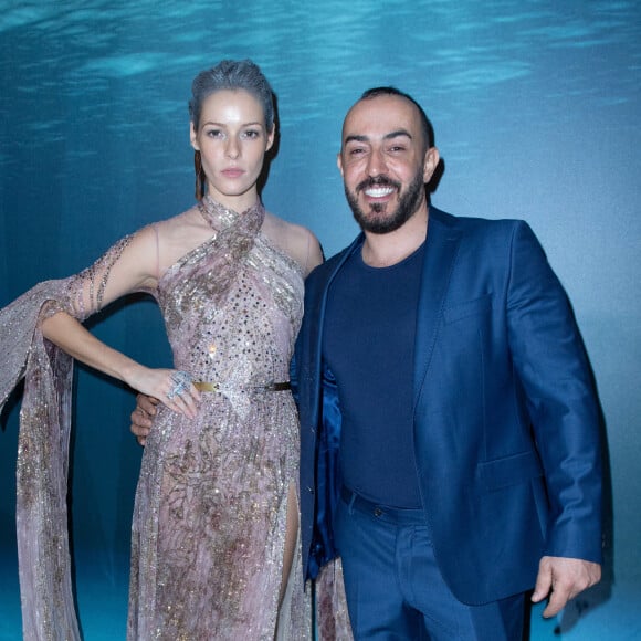 Maëva Coucke et le créateur Ziad Nakad lors du défilé Ziad Nakad (collection Couture printemps-été 2020) à l'hôtel Intercontinental Paris Le Grand. Paris, le 22 janvier 2020.