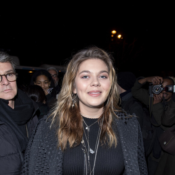 Louane Emera (enceinte) - Les célébrités arrivent au défilé de mode Haute-Couture printemps-été 2020 "Jean-Paul Gaultier" au théâtre du Châtelet à Paris le 22 janvier 2020.  Celebrities arrive at the Haute-Couture spring-summer 2020 fashion show "Jean-Paul Gaultier" at the Châtelet theater in Paris on January 22, 2020.22/01/2020 - Paris