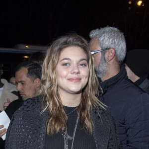 Louane Emera (enceinte) - Les célébrités arrivent au défilé de mode Haute-Couture printemps-été 2020 "Jean-Paul Gaultier" au théâtre du Châtelet à Paris le 22 janvier 2020.  Celebrities arrive at the Haute-Couture spring-summer 2020 fashion show "Jean-Paul Gaultier" at the Châtelet theater in Paris on January 22, 2020.22/01/2020 - Paris