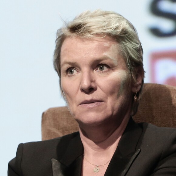 Elise Lucet - People au débat "Les combats du journalisme", organisé par Reporters sans Frontières, à l'occasion de la Journée mondiale de la Liberté de la Presse au Théâtre du Rond-Point à Paris. Le 2 mai 2016 © Stéphane Lemouton / Bestimage