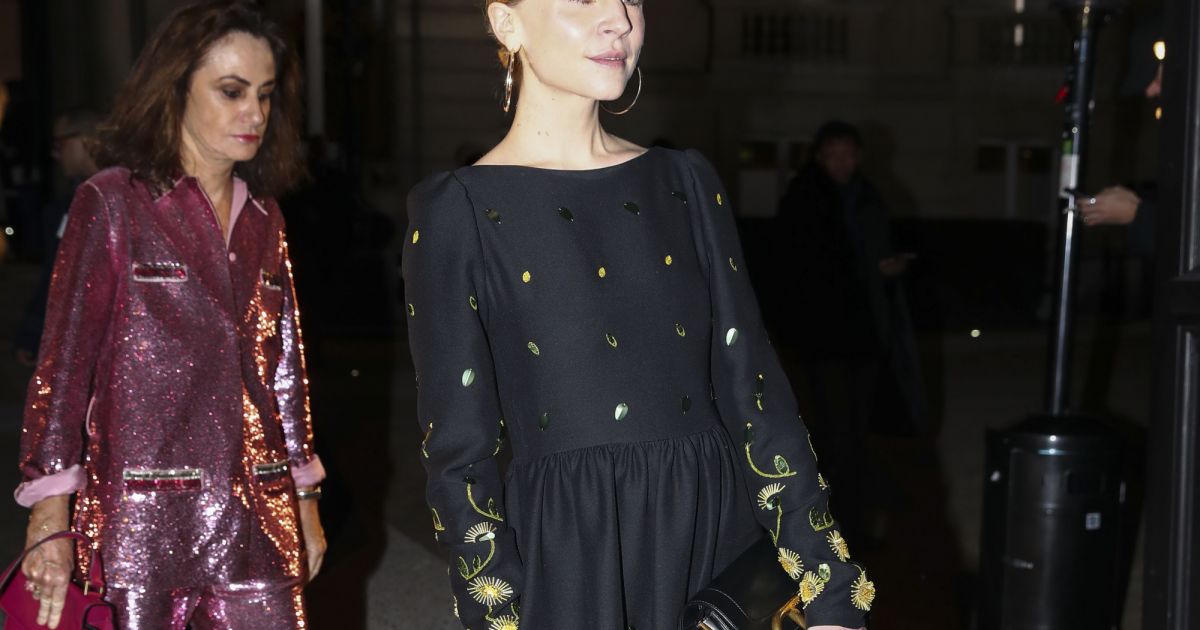 Clémence Poesy à l'issue du défilé Haute Couture Valentino printemps