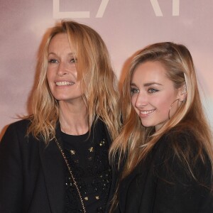 Estelle Lefébure avec sa fille Emma Smet à l'avant-première du film "Holy Lands" au cinéma UGC Normandie à Paris, France, le 4 décembre 2018. © Coadic Guirec/Bestimage