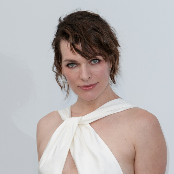 Milla Jovovich - Photocall de la soirée AmfAR Gala Cannes 2019 à l'Eden Roc au Cap d'Antibes, lors du 72e Festival International du Film de Cannes, le 23 mai 2019. © Jacovides / Moreau / Bestimage