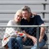 Gwen Stefani est allée soutenir son fils K. à un match de football avec son compagnon Blake Shelton à Los Angeles. Gwen et Blake, très amoureux, se câlinent et s'embrassent dans les tribunes en regardant le match! Le 14 décembre 2019