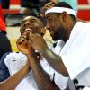 Kobe Bryant et LeBron James lors des Jeaux olympiques de Pékin le 20 août 2008.