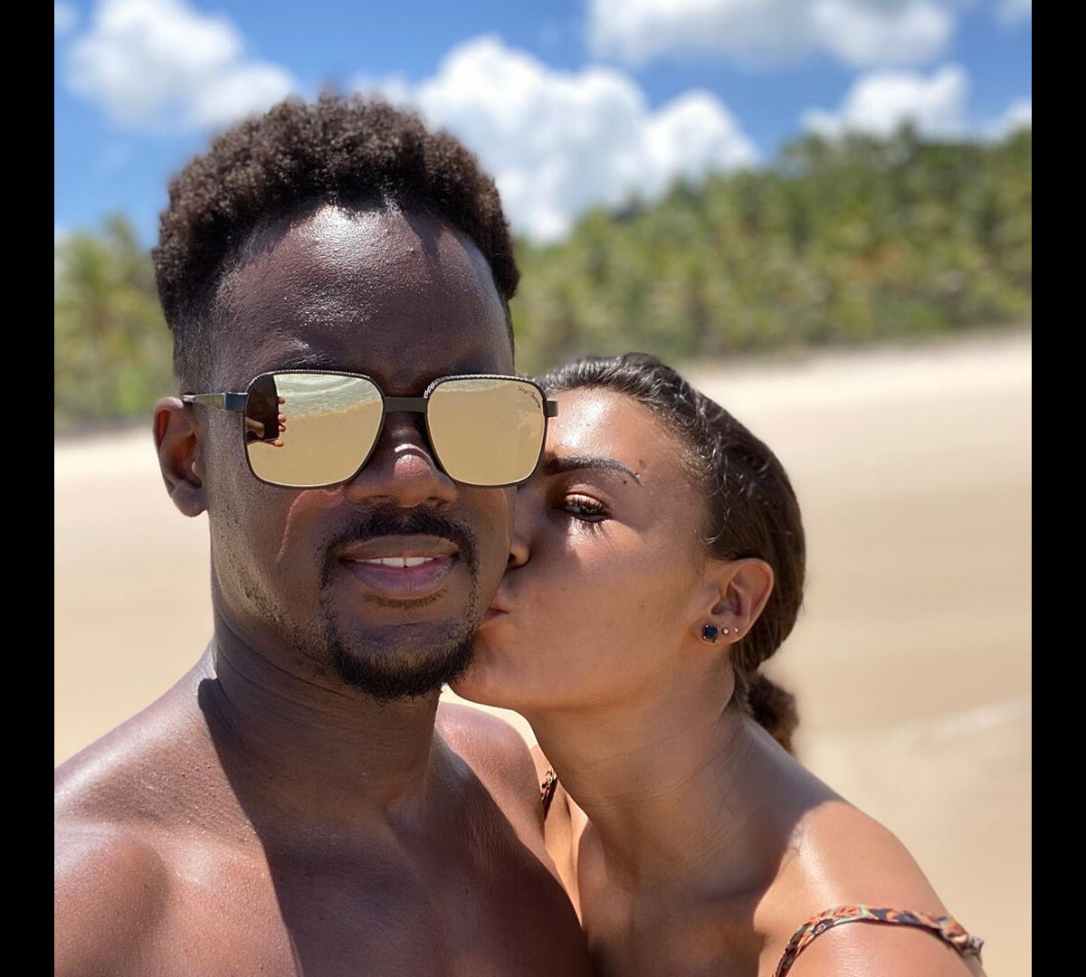 Black M : Vacances en amoureux avec Léa Djadja au Brésil, avant la tournée  - Purepeople